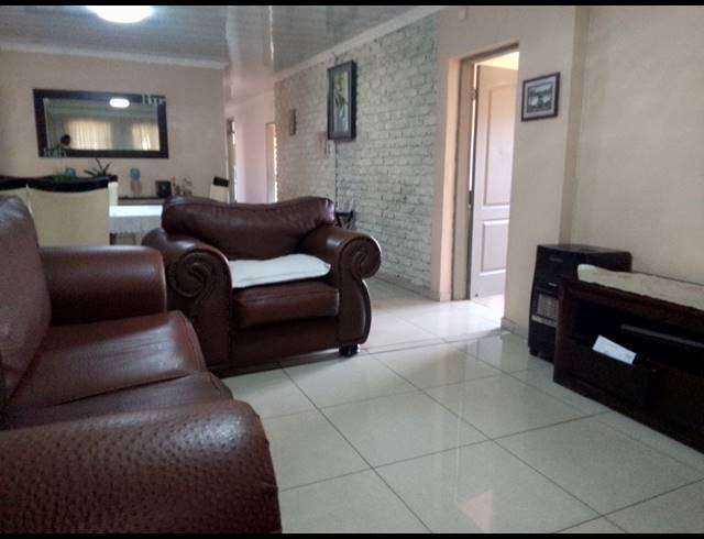 5 BEDROOM FREEHOLD FOR SALE IN CULEMBORG PARK